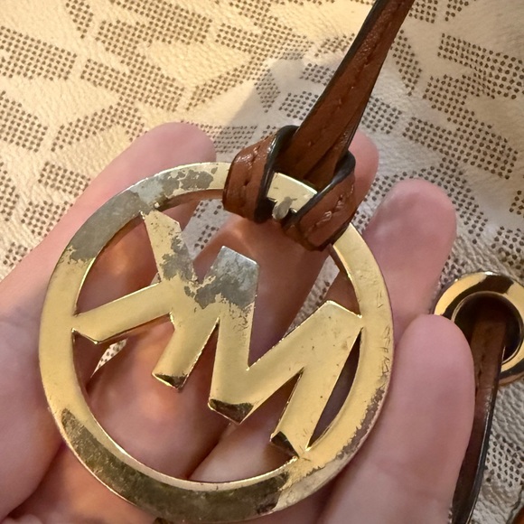 Michael Kors Jules drawstring Shoulder Bag - Picture 11 of 16